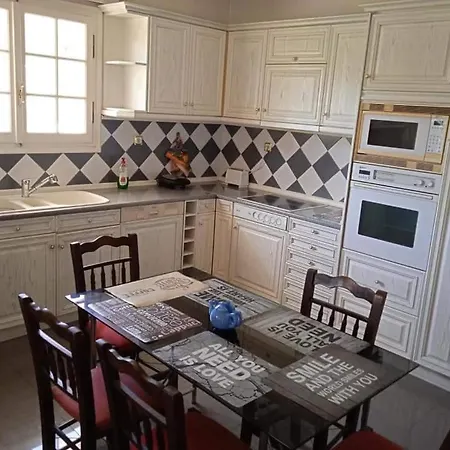 Semesterbostad Niko's Blue In Kavvadades